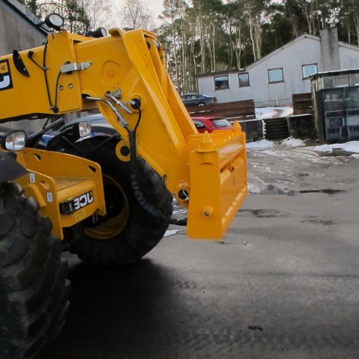 JCB 5650 - Pin & Cone Quick Hitch Adapter